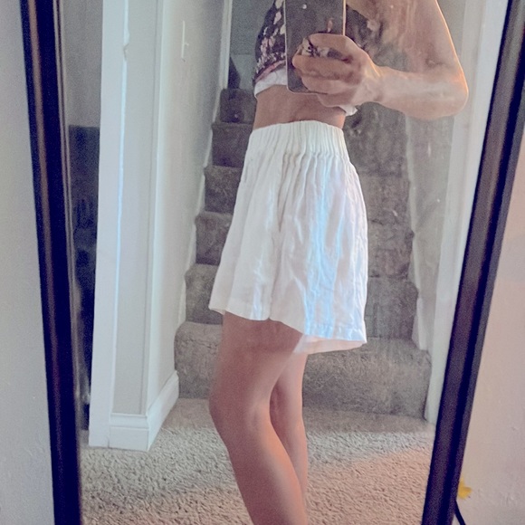 THE WYLDE White Linen Skater Shorts - Picture 2 of 5